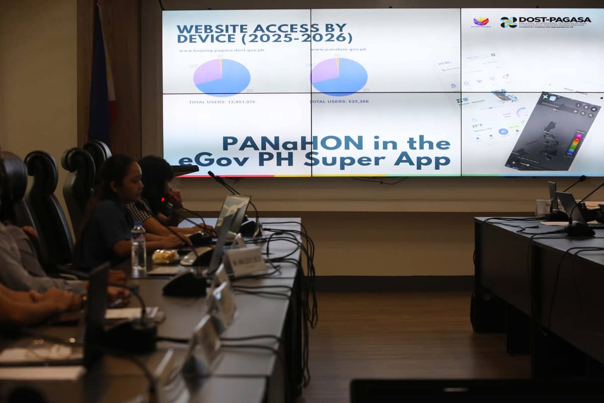 (June 15 2026) PAGASA weather officials show to the media the new PAGASA National Hydro-Met Observing Network or PANaHON mobile app during the launching at the Amihan Conference Room of the PAGASA Science Garden Compound in Quezon City on Monday, June 15, 2026. Photo/Analy Labor
