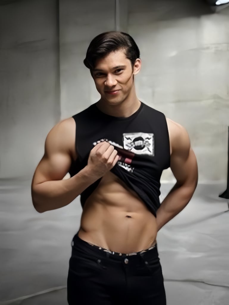 Laurence Mossman is Middle Noah.