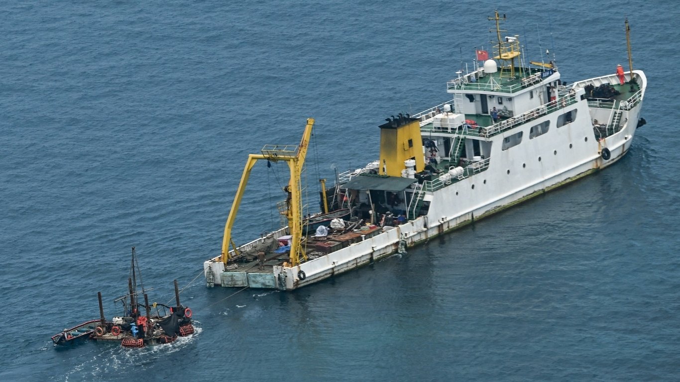 Chinese vessels around Bajo de Masinloc challenged