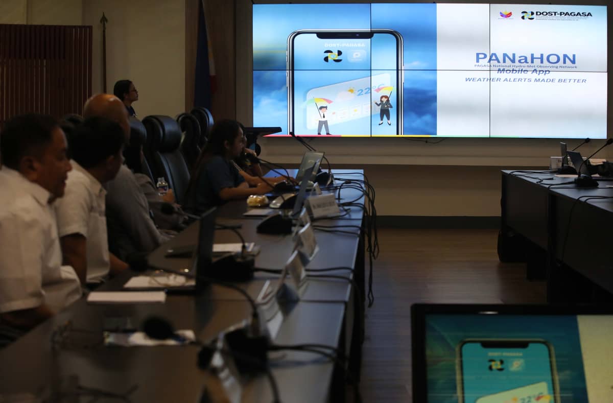 (June 15 2026) PAGASA weather officials show to the media the new PAGASA National Hydro-Met Observing Network or PANaHON mobile app during the launching at the Amihan Conference Room of the PAGASA Science Garden Compound in Quezon City on Monday, June 15, 2026. Photo/Analy Labor