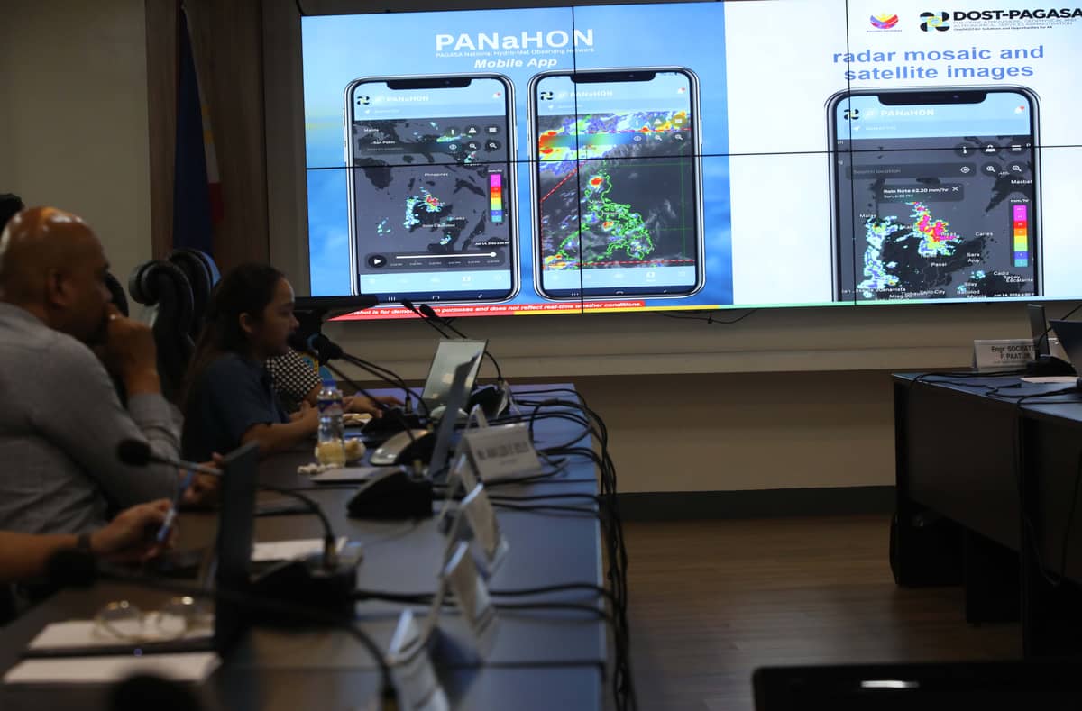 (June 15 2026) PAGASA weather officials show to the media the new PAGASA National Hydro-Met Observing Network or PANaHON mobile app during the launching at the Amihan Conference Room of the PAGASA Science Garden Compound in Quezon City on Monday, June 15, 2026. Photo/Analy Labor