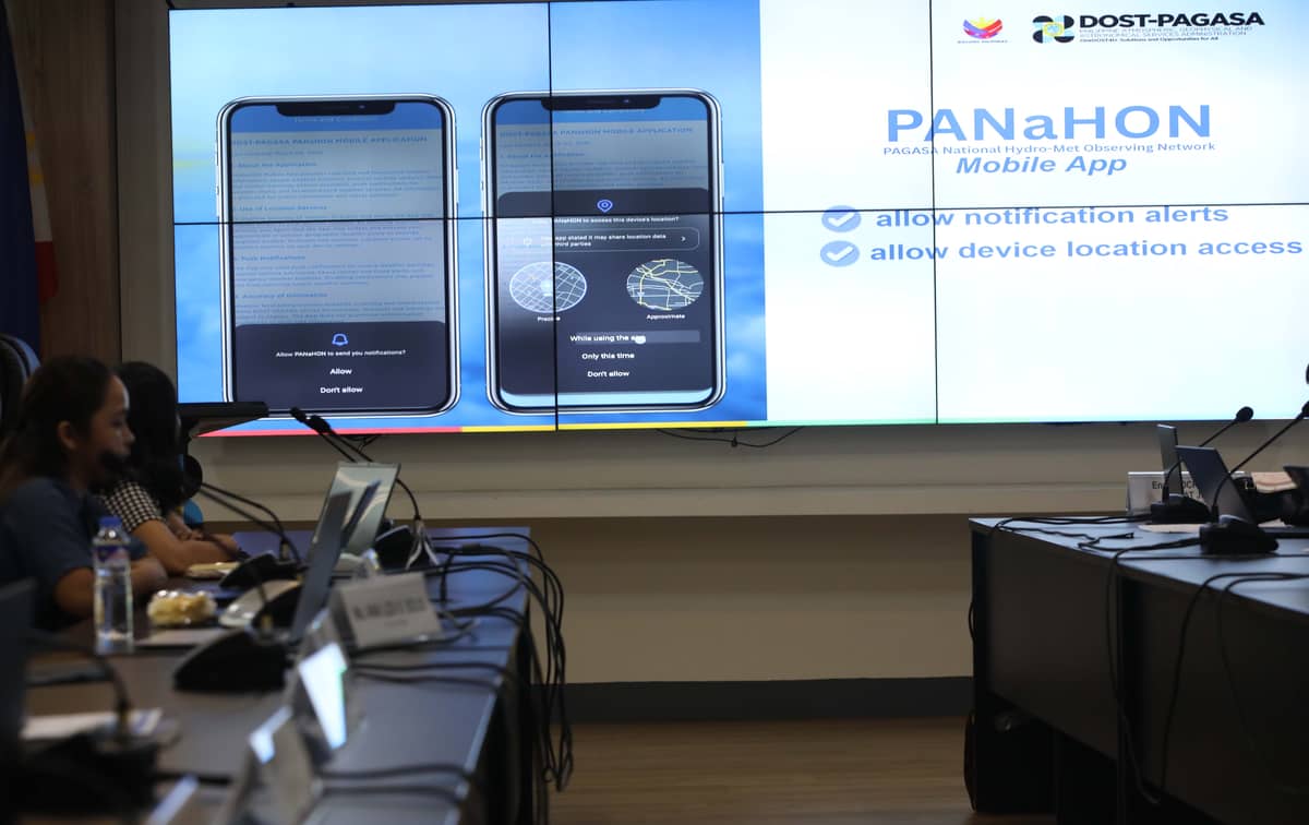 (June 15 2026) PAGASA weather officials show to the media the new PAGASA National Hydro-Met Observing Network or PANaHON mobile app during the launching at the Amihan Conference Room of the PAGASA Science Garden Compound in Quezon City on Monday, June 15, 2026. Photo/Analy Labor