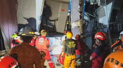 Quake rescue dims: ‘No more signs of life’