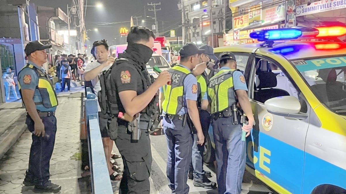Violent Muntinlupa standoff leaves armed man dead