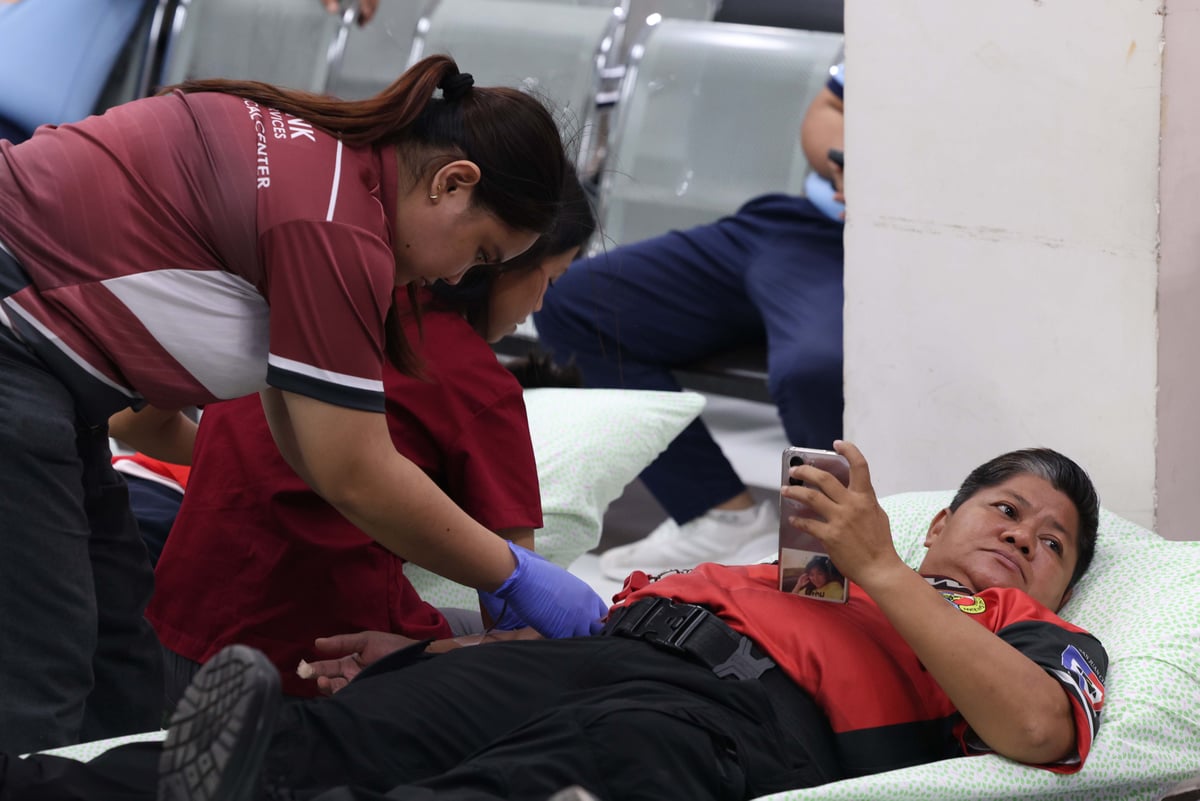 (June 17 2026) Volunteers extract blood from donors during the blood letting activity inside the city hall as part of their celebration of 19th cityhood of San Juan on Wednesday, June 17, 2026. Photo/Analy Lab