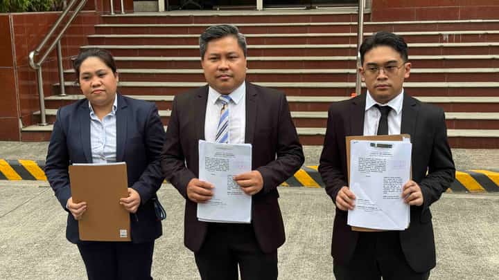 A group of lawyers and doctors have filed a motion for reconsideration on the decision of the Office of the Ombudsman to dismiss the criminal complaints against Executive Secretary Ralph Recto and former PhilHealth President Emmanuel Ledesma.