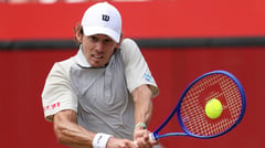 De Minaur storms into Queen’s QF