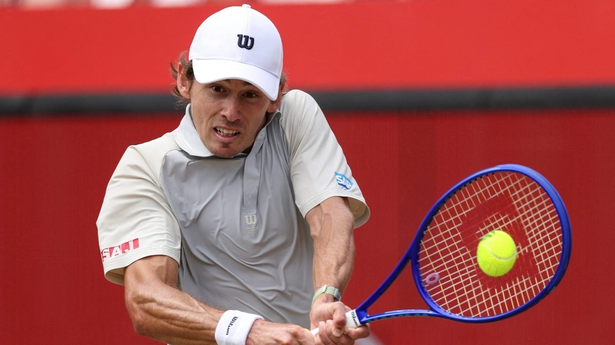 De Minaur storms into Queen’s QF