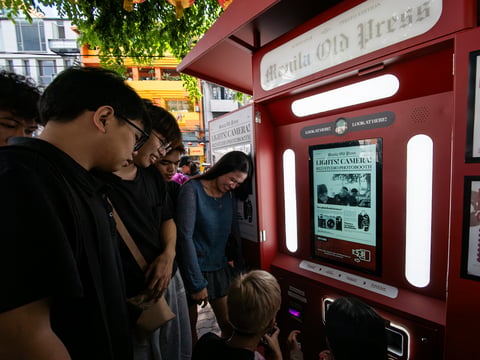 Newspaper photobooth 