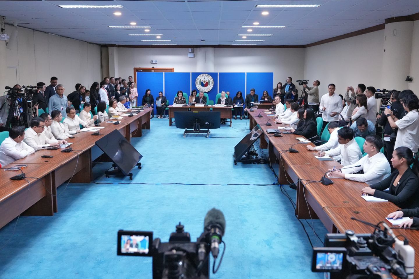House prosecutors say disagreements normal in Duterte impeachment pretrial