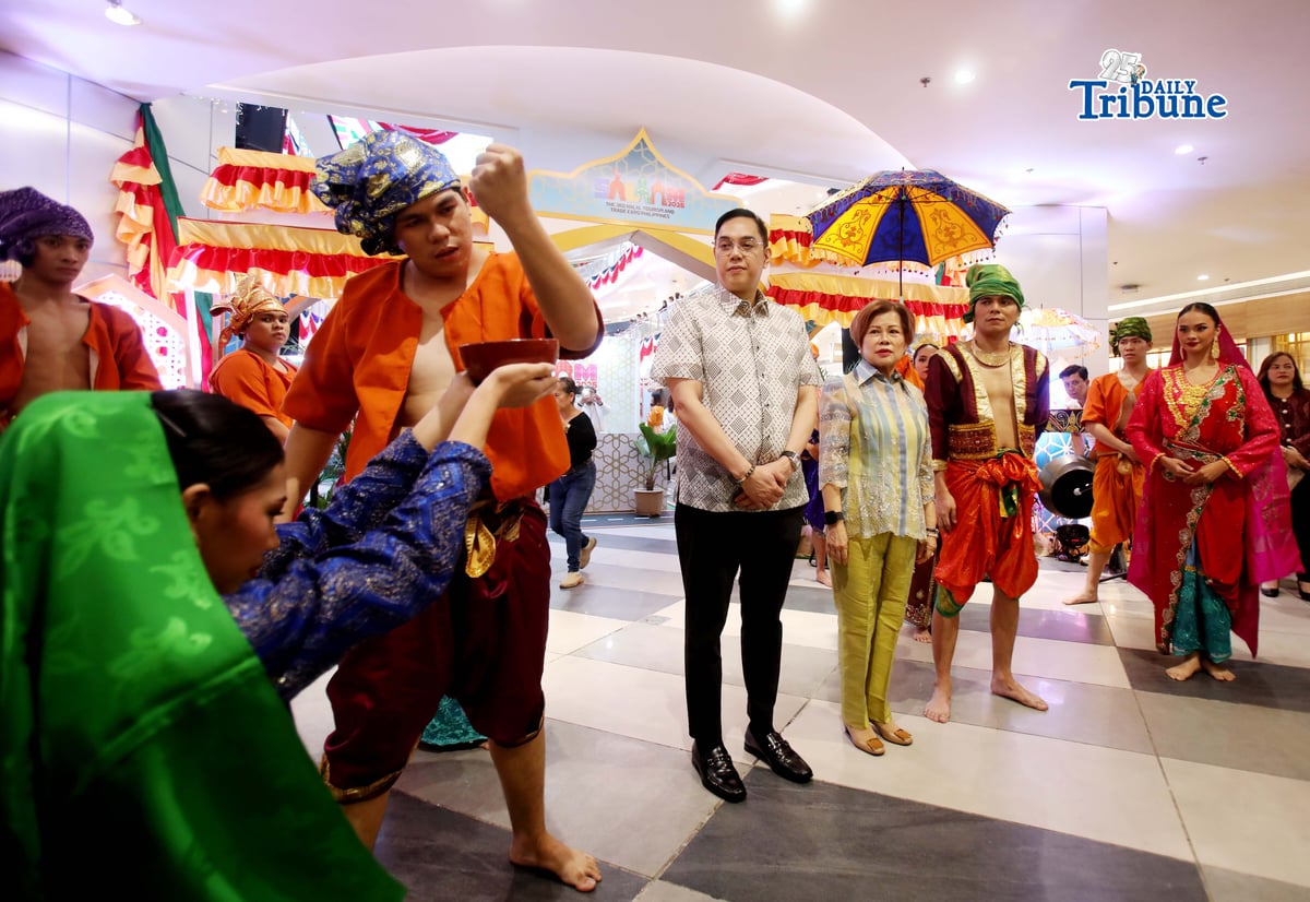 (June 19 2026) Department of Tourism Usec. Maria Victoria Jasmin, Quezon City Councilor Wency Lagumbay and Malaysian Ambassador to the Philippines His Excellency Dato Abdul Malik Melvin Castelino led the opening ceremony of the Salaam 2026, the 3rd Halal Tourism and Trade Expo Philippines, runs from June 19–21, 2026, held at Level 3, Gateway Mall 2, Araneta City, Quezon City on Friday 19 2026, the event showcases Muslim-friendly travel, local Halal products, and cultural exchanges. Photo/Analy Labor