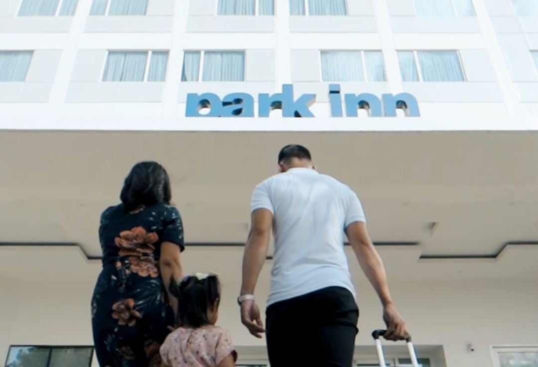 TREAT Dad to a well-deserved getaway at Park Inn by Radisson Bacolod, featuring relaxing overnight stays, leisure facilities and exclusive wellness.
