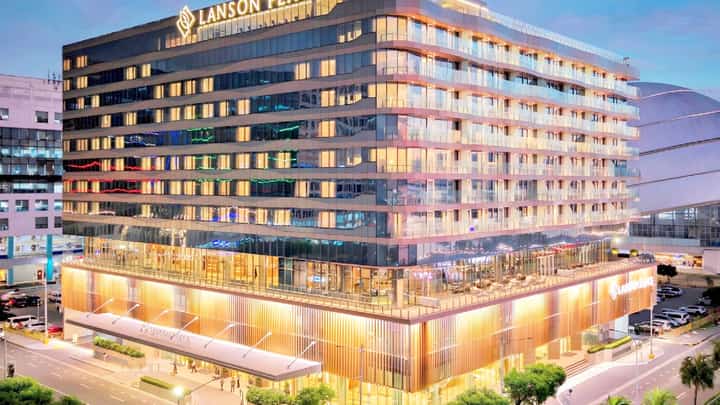 COMFORT meets quiet luxury at Lanson Place Mall of Asia, where thoughtfully
designed rooms offer a restful escape in the heart of the city.