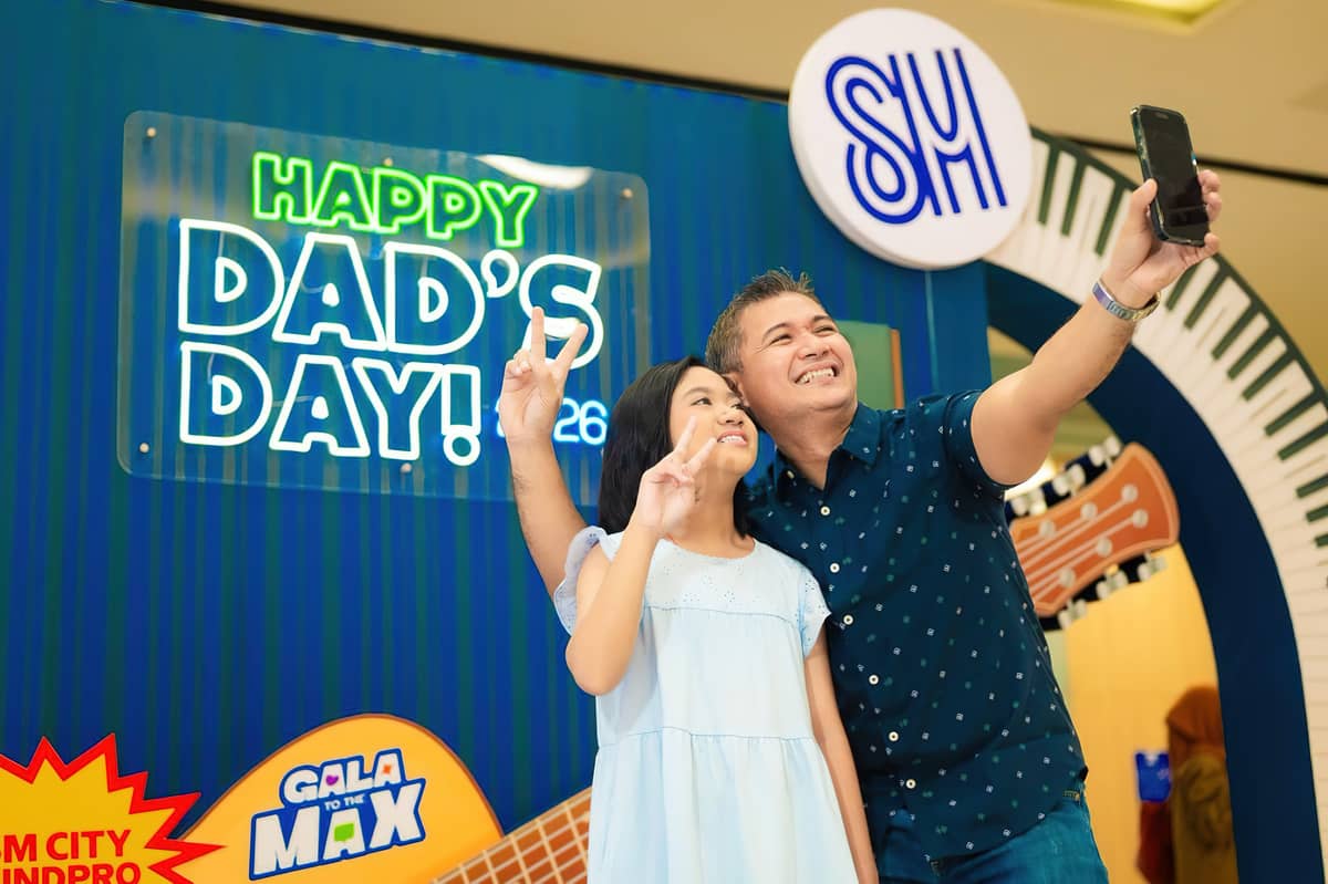 TAKE a selfie at a Father’s Day-themed photo installation in SM City Mindoro.