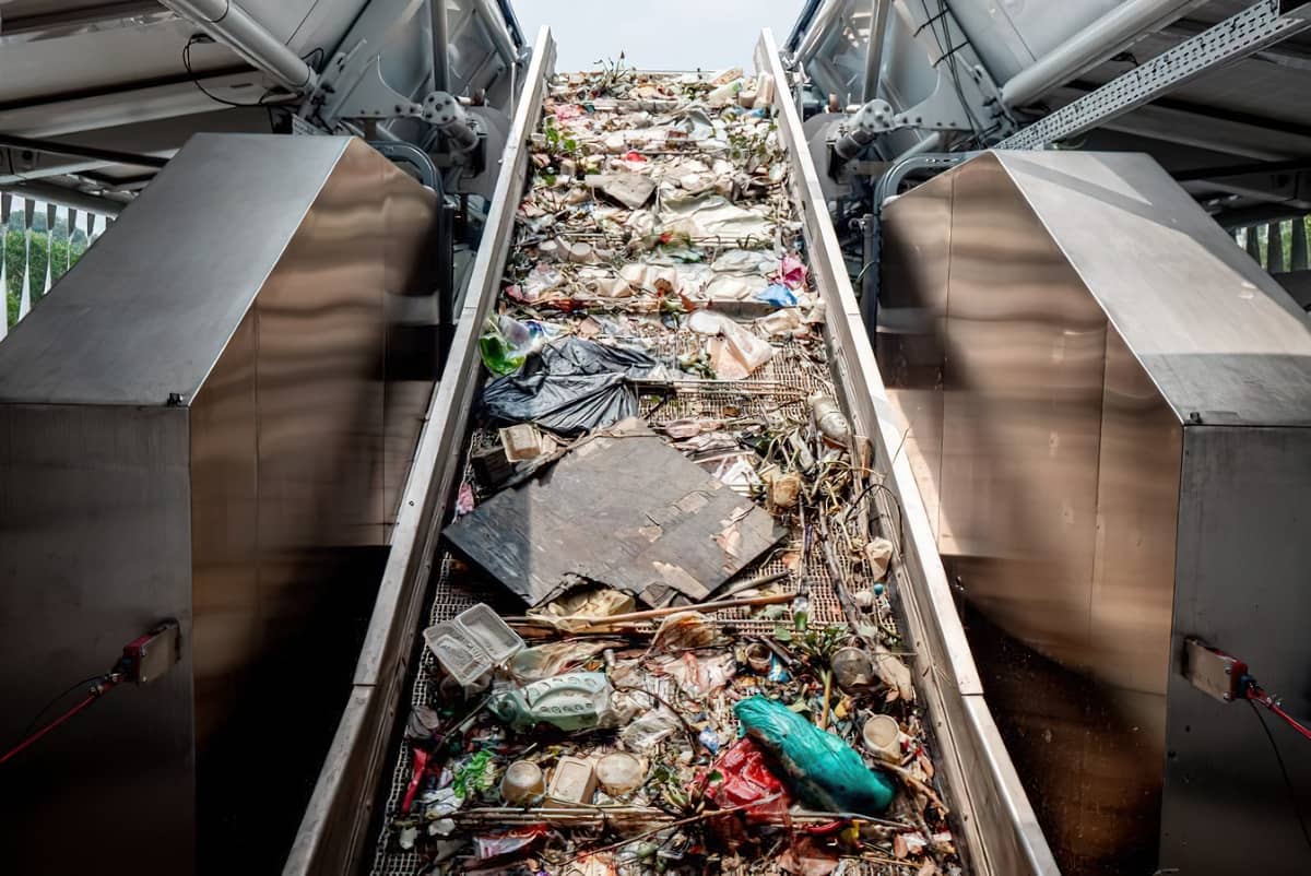 LARGE-scale cleanup efforts demonstrate the growing commitment to restoring healthier oceans and waterways.