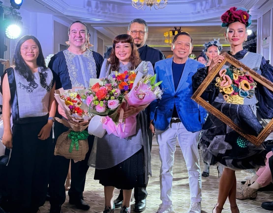 FUNDACION Sansó assistant director Tenie Santos and director Ricky Francisco, designer Happy Andrada, Discovery Primea general manager David Pardo de Ayala, Fundacion Sansó chairman Jack Teotico and supermodel Isabela Galeria.