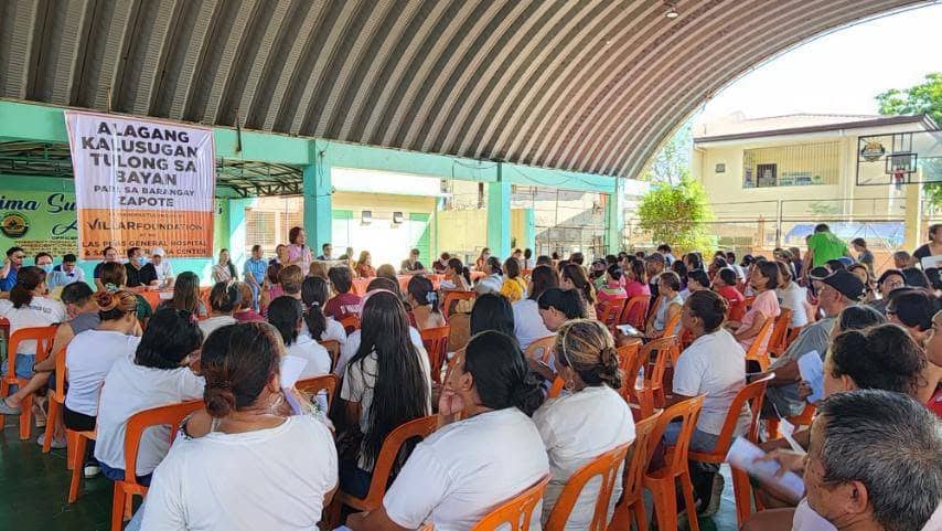 VILLAR Foundation managing director and former Senator Cynthia Villar (standing) welcome residents of Barangay Zapote, government officials and guests at the Programang Alagang Kalusugan: Tulong sa Bayan medical mission organized by the VF and Las Piñas General Hospital on 11 June. The weekly health service held in different villages of Las Piñas City brings essential health services closer to families in need, especially those with limited medical care. Supporting the free medical consultation and distribution of free medicines were the barangay leaders, Bb. Bahaghari 2025 Queen Zoey Arana, volunteer doctors of LPGH, LPGH Diabetic Society, LPGH Pharmacy, PhilHealth, Las Piñas Lions Host MJF and the Homeowners’ Associations of Barangay Zapote.