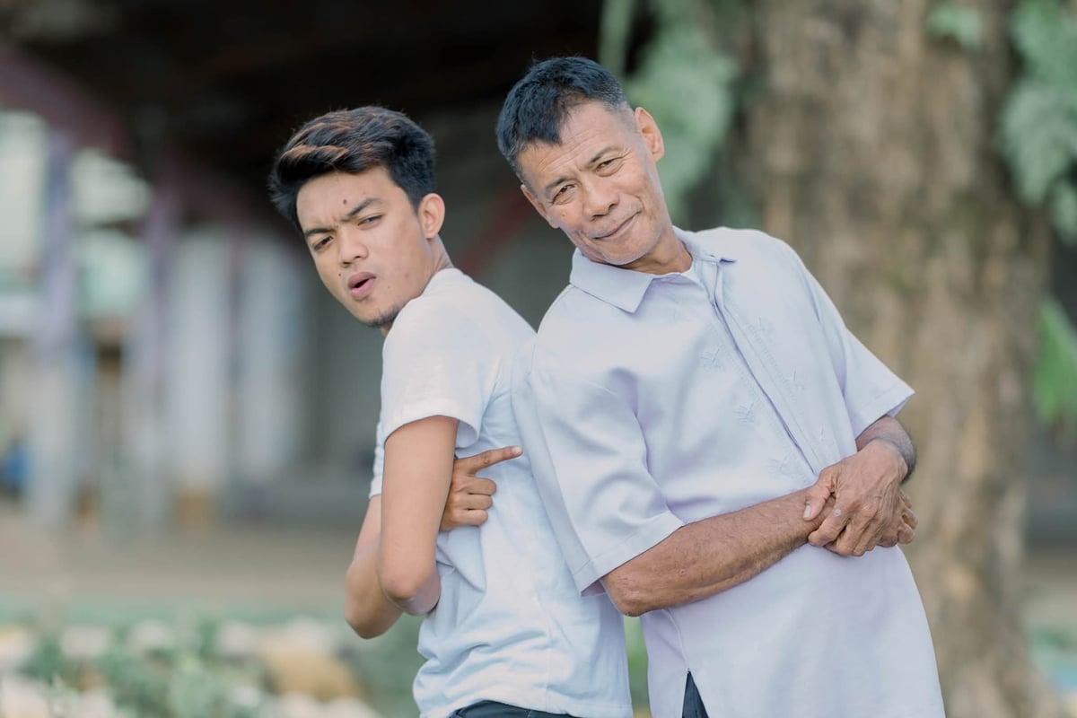 LIKE father, like son Reporter Sean Magbanua strikes a playful pose with his father, Rodney, a public school teacher in Cotabato.