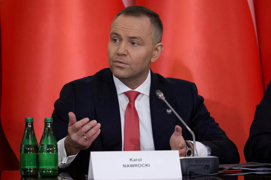 Zelensky, other officials return Polish awards 