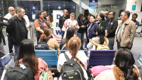 24 Pinoys freed by Russia, returned to Philippines