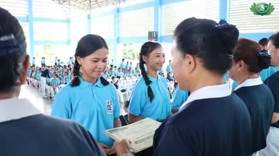 Scholars’ vow: Continue Tzu Chi
spirit of compassion, giving