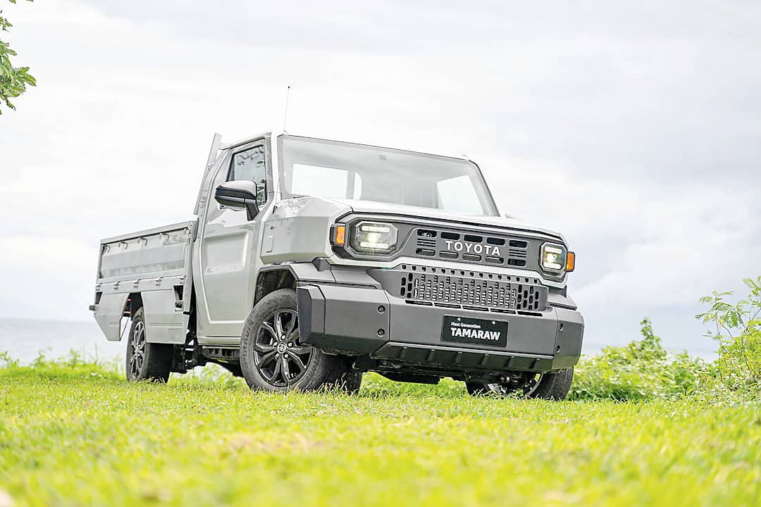 TAMARAW Dropside Diesel M/T heads Toyota’s workhorse lineup with straight cash savings this month.