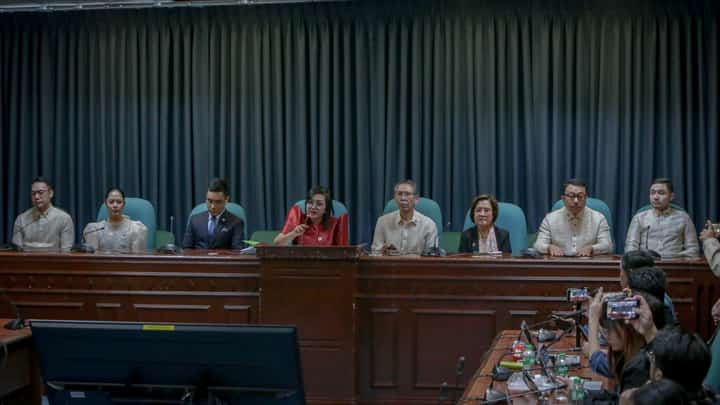 Members of the House of Representatives serving as the prosecution panel in the impeachment proceedings met at the Senate’s Padilla Room on Monday.
The group, headed by Batangas 2nd District Rep. Gerville “Jinky Bitrics” Reyes-Luistro, includes Rep. Lordan Suan, Rep. Ysabel Maria Zamora, Atty. Benjamin Tolosa Jr., Rep. Jose Manuel “Chel” Diokno, Rep. Leila de Lima, Rep. Joel Chua, and Rep. Ramon Rodrigo Gutierrez.| Aram Lascano