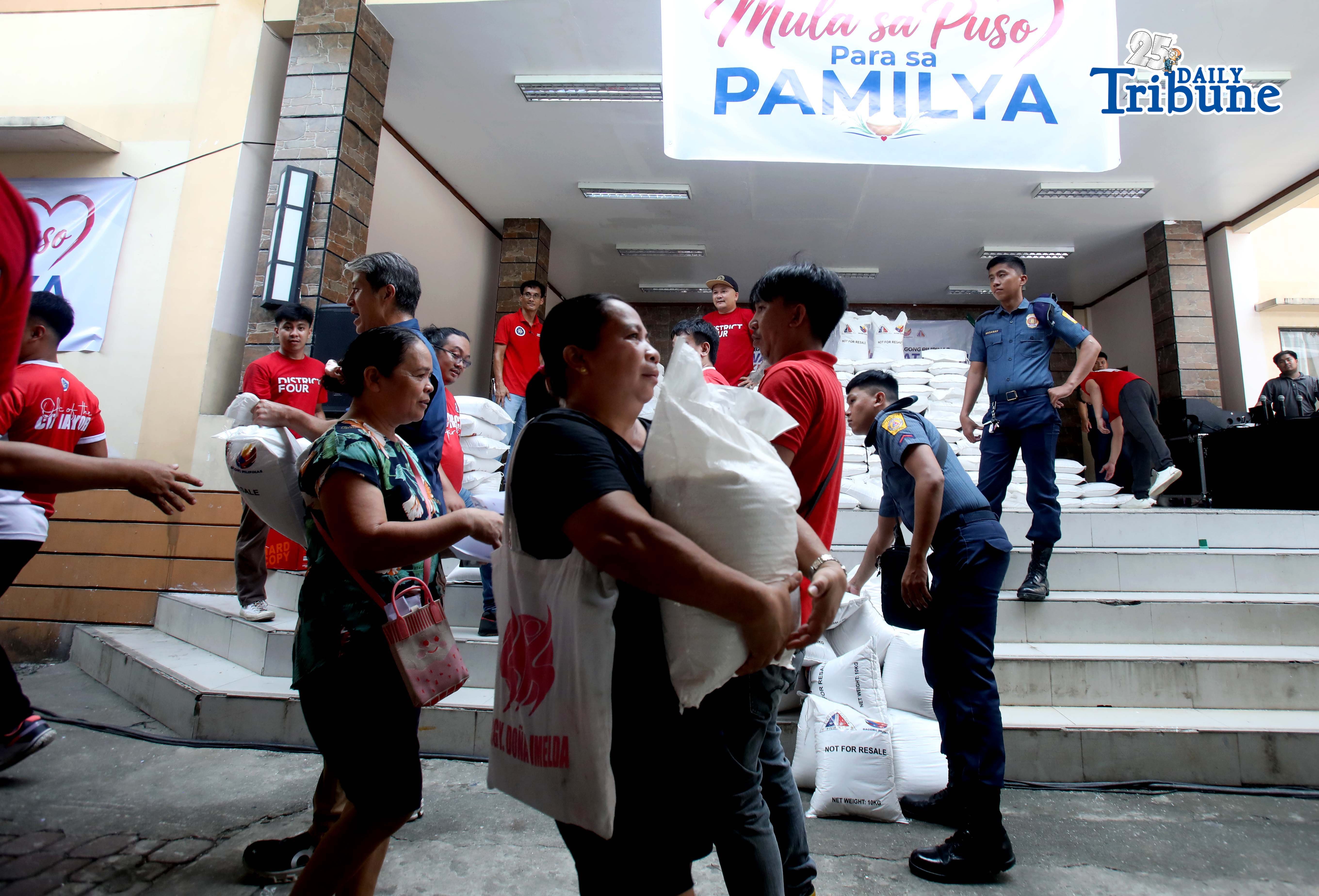 (June 22 2026) Residents at  Barangay Dona Imelda in Quezon City on Monday June 22 2026, queued to receive a 10 kilos of rice during the First Lady rice distribution drive launching. First Lady Louise Araneta Marcos spearheaded a rice distribution drive through community visits within Metro Manila, it is inspired by simple belief that every Family deserves food on the table is an initiative to provide immediate assistance to families across metropolis. Photo/Analy Labor