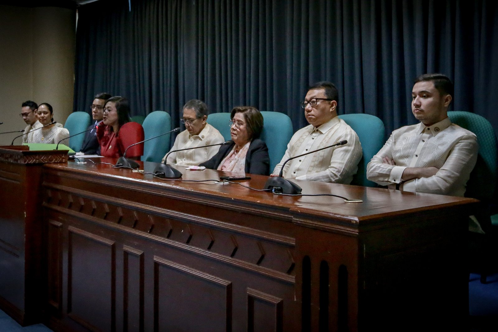 Members of the House of Representatives serving as the prosecution panel in the impeachment proceedings met at the Senate’s Padilla Room on Monday.

The group, headed by Batangas 2nd District Rep. Gerville “Jinky Bitrics” Reyes-Luistro, includes Rep. Lordan Suan, Rep. Ysabel Maria Zamora, Atty. Benjamin Tolosa Jr., Rep. Jose Manuel “Chel” Diokno, Rep. Leila de Lima, Rep. Joel Chua, and Rep. Ramon Rodrigo Gutierrez.| Aram Lascano