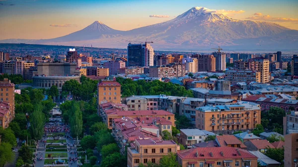 Armenia as the "Pink City"