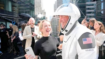 SpaceX’s latest launch: A $20-B bond sale