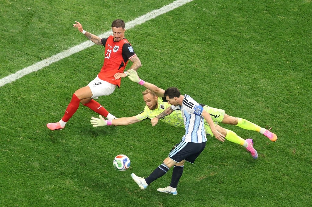 Messi breaks World Cup scoring record as Argentina advances