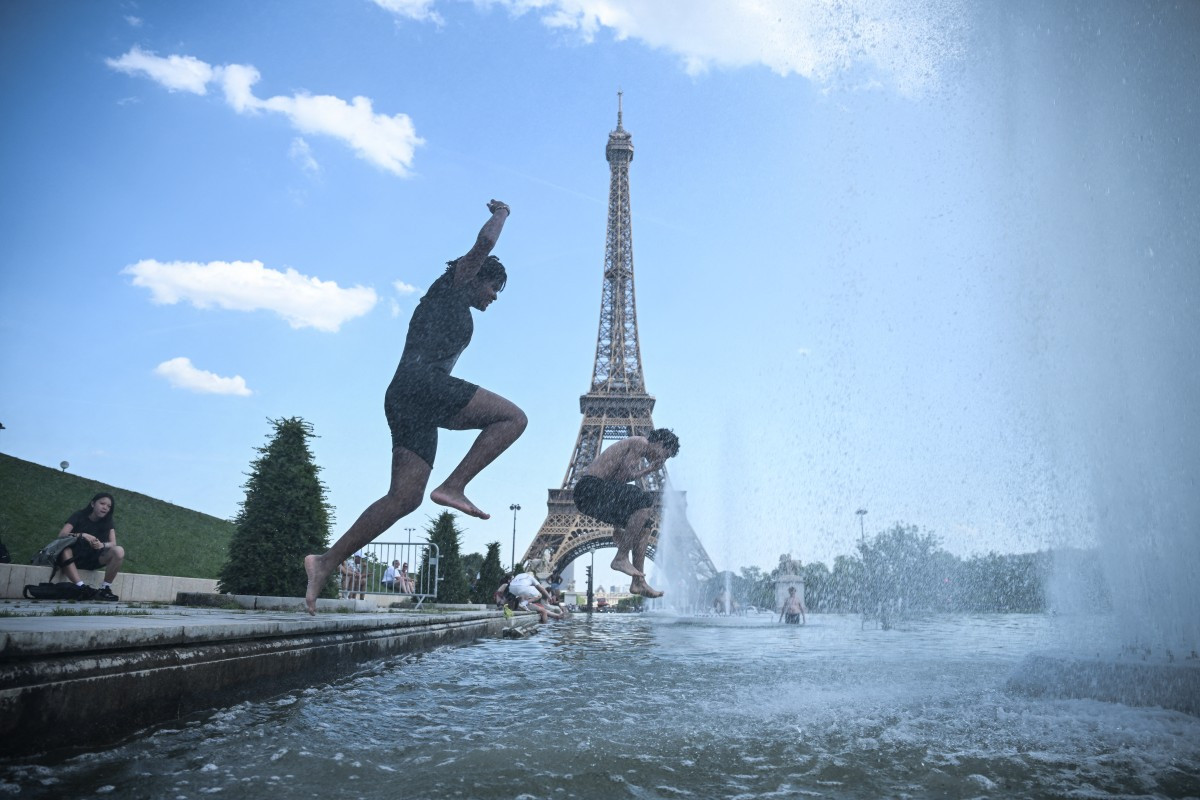 France suffers major power outage 
as Europe wilts from heatwave