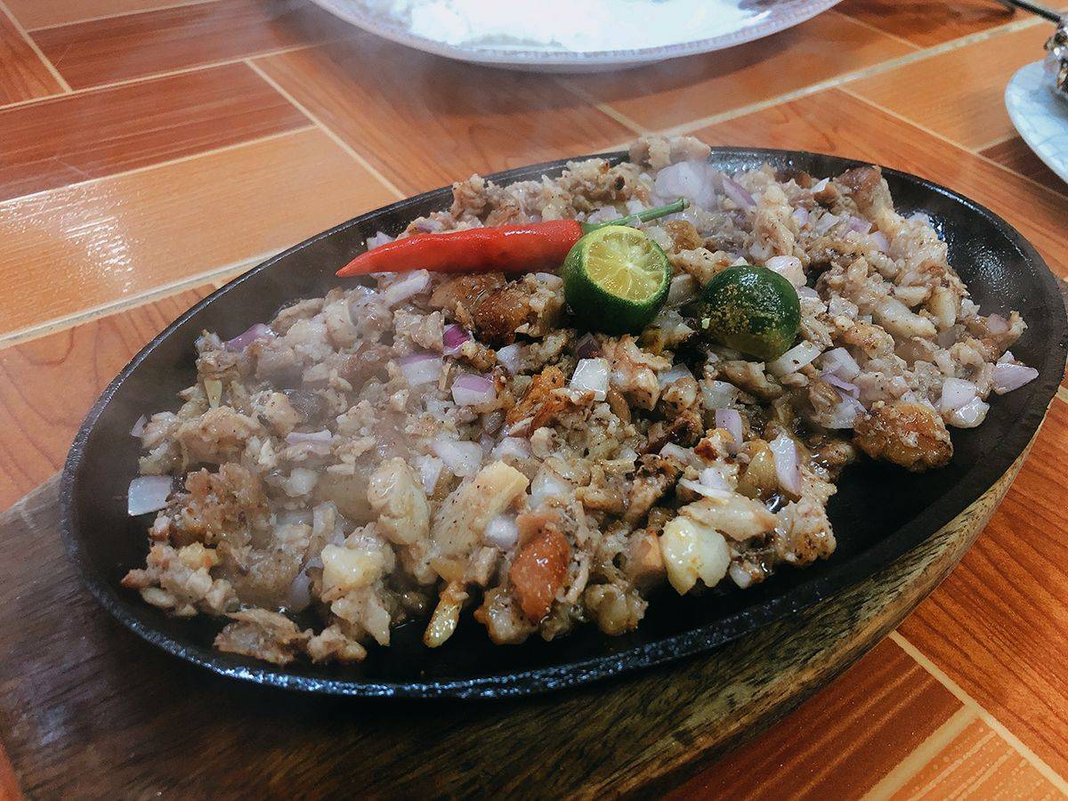 ALING Lucing’s signature sisig