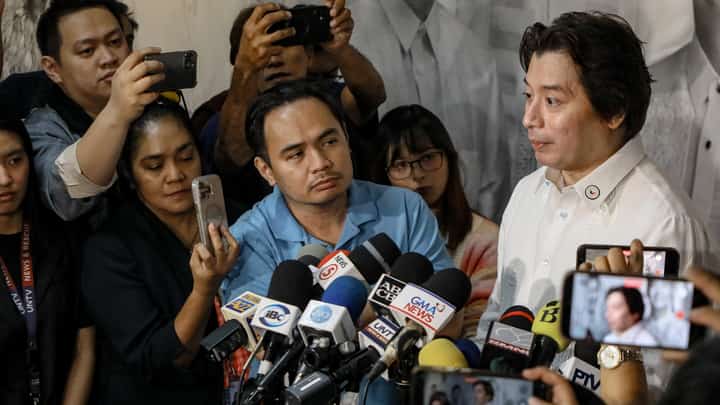 ATTY. Michael Poa speaks to reporters following the pretrial proceedings in Vice President Sara Duterte’s impeachment case.