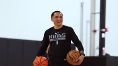 Ex-Kings coach Alapag joining Road Warriors?