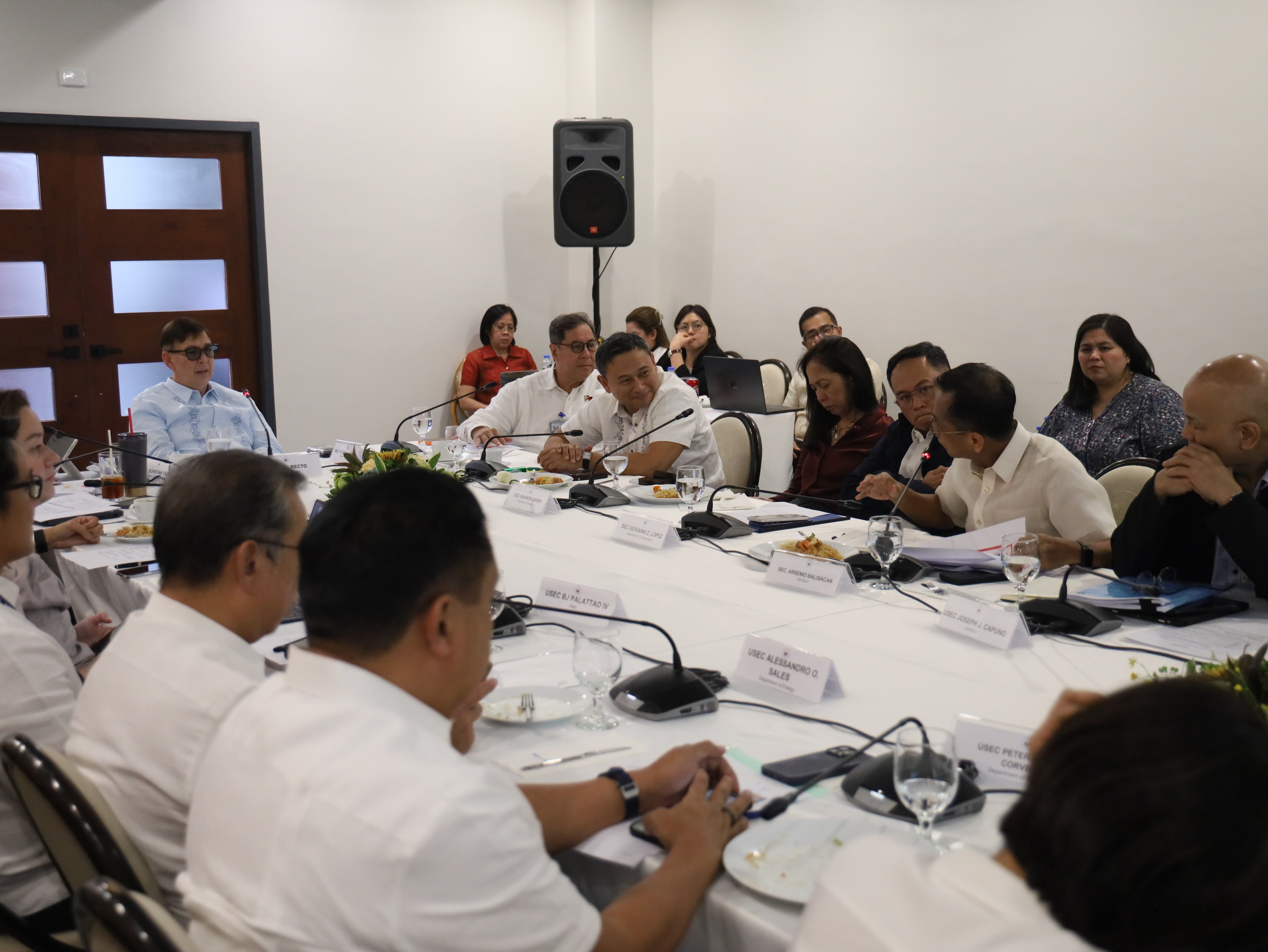 Palace pushes faster infrastructure spending after GDP forecast cut