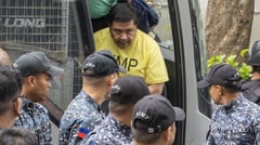 BJMP: Estrada did not slip in jail, suffered knee pain while walking