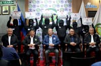 Philippine Drug Enforcement Agency (PDEA) Director General Usec. Isagani Nerez with Dangerous Drug Board Chairperson Secretary Oscar Valenzuela hand over the total of P9.6 Million cash rewards to the six out of the 18 civilian informants behind major drug busts, the remaining awardees received their incentives through PDEA regional offices, held at PDEA office in Quezon City on Thursday, 25 June.