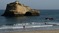 Cliff collapse in beach resort kills one