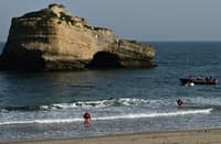 A RESCUE team and divers search for a missing victim on the morning after a cliff collapse, in Biarritz, south-western France, on 25 June 2026.
