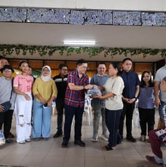 Bong Go delivers aid to barangay workers in Banaybanay, Davao Oriental