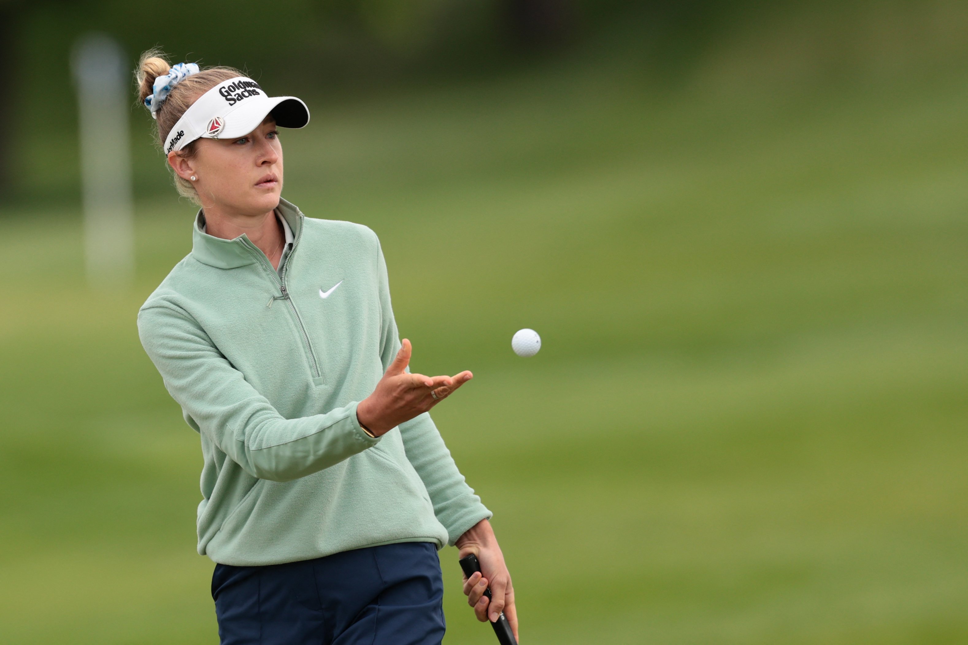 Yoon surges ahead, Korda 7 back