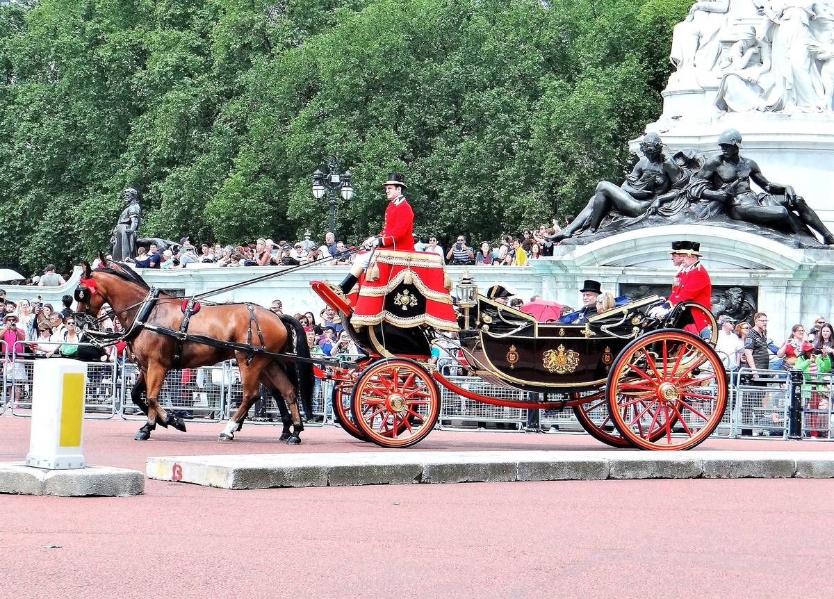 ROYAL Open Carriage of Buckingham Palace.