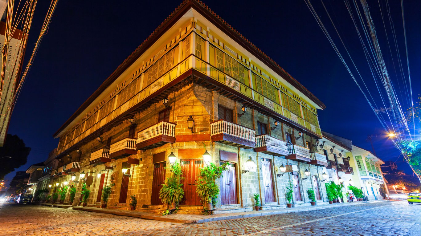 Running through the night in Intramuros