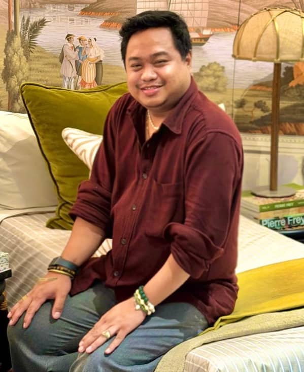 INTERIOR designer
Jose Enrico Santiago.