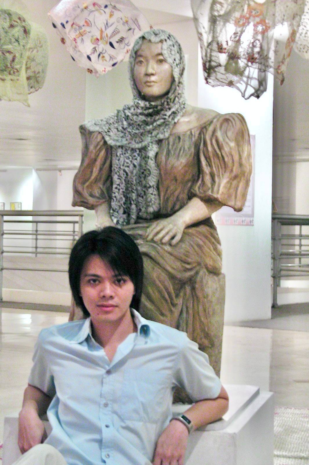 2003. Met Museum of Manila. Exhibition Design for Turns of the Terno