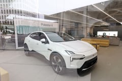 Mercedes keeps Russell for 2027