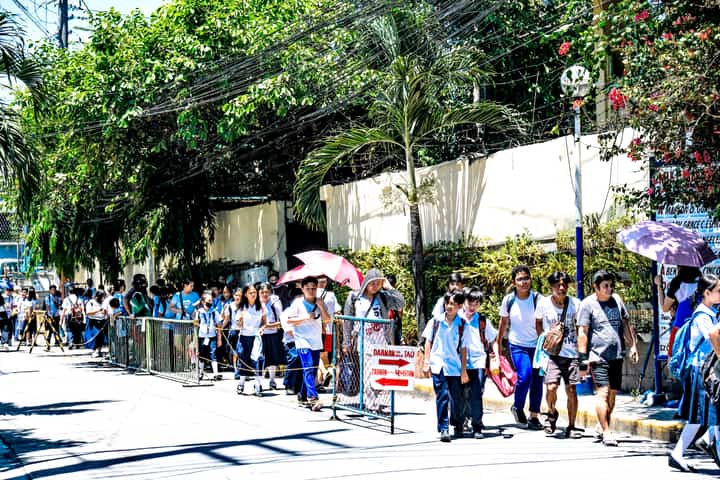 ENDURING the heat, parents fetch their children after classes at Justo Lukban Elementary School.