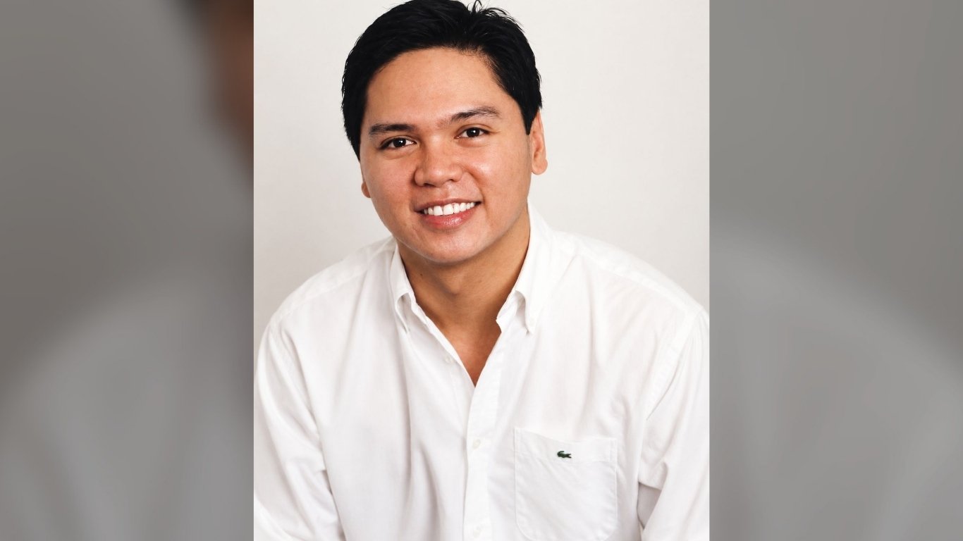 JUAN SARTE III: Makeup artist